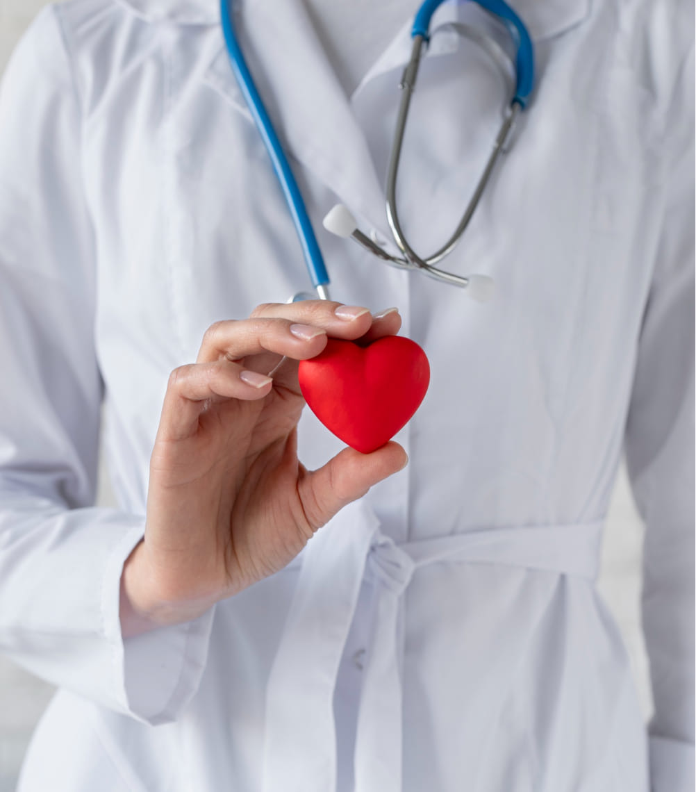 Retrato profesional de la Dra. Crisstal Padilla, cardióloga en Tijuana